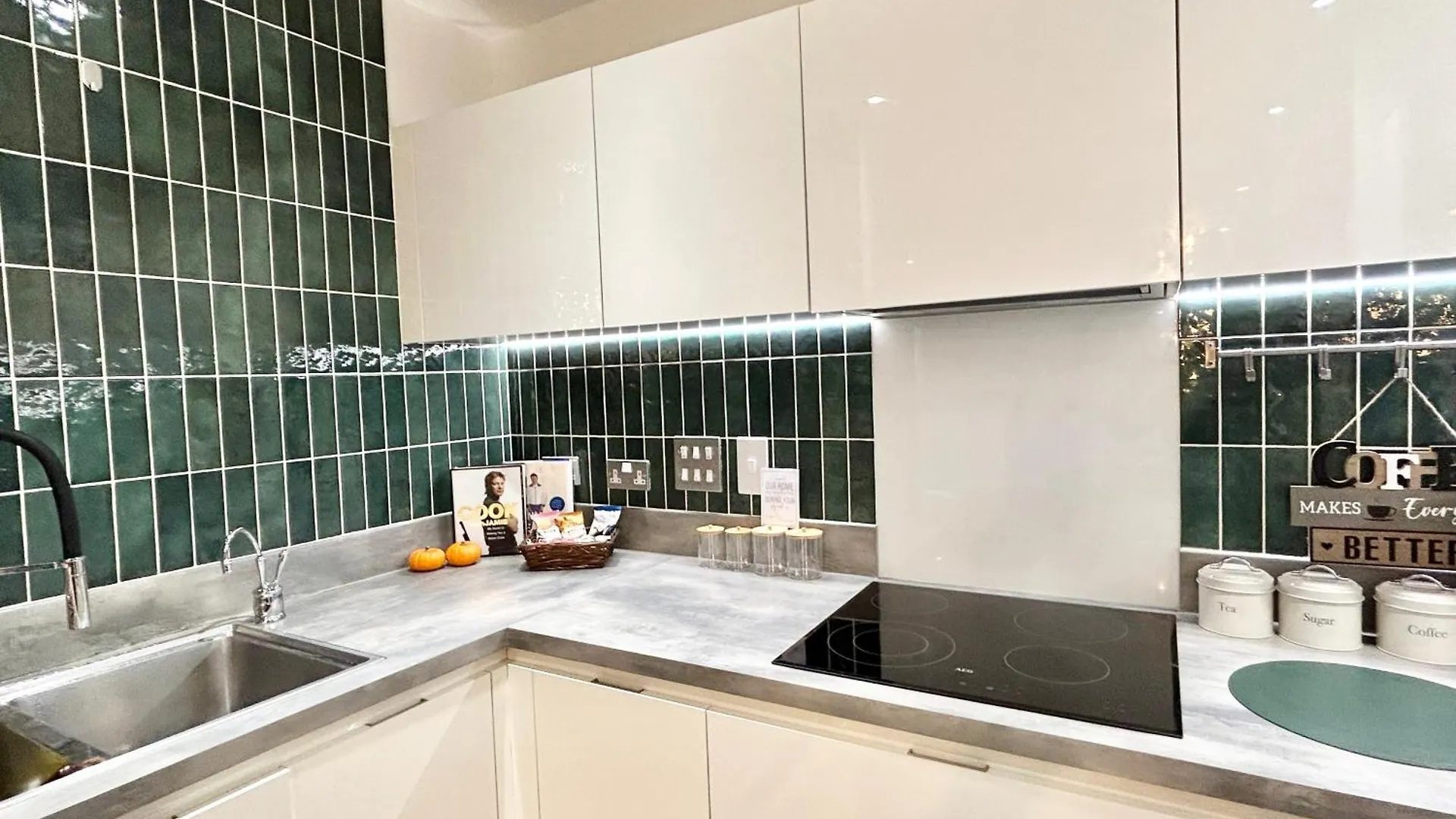 Canary Wharf, Sleeps 4, Fast Wifi, Gym, Prime Location London