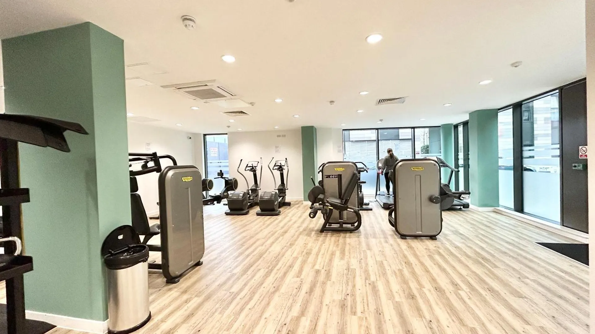 Canary Wharf, Sleeps 4, Fast Wifi, Gym, Prime Location London Apartment
