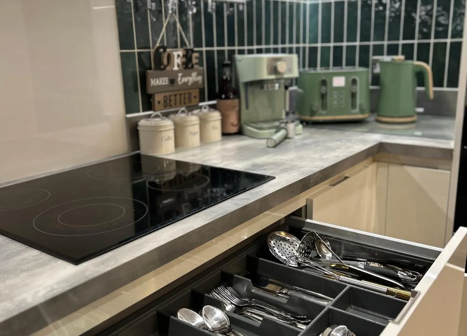 Canary Wharf, Sleeps 4, Fast Wifi, Gym, Prime Location London Apartment
