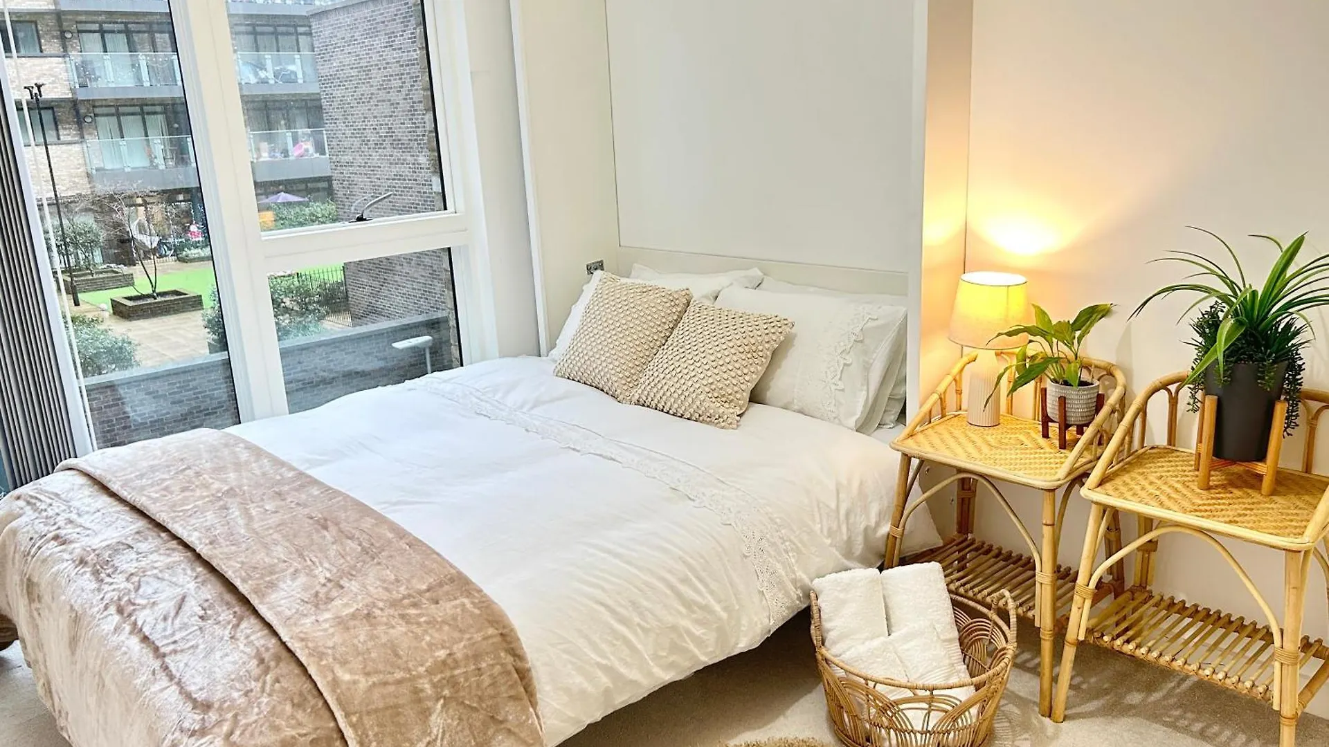 Canary Wharf, Sleeps 4, Fast Wifi, Gym, Prime Location Londen 0*,